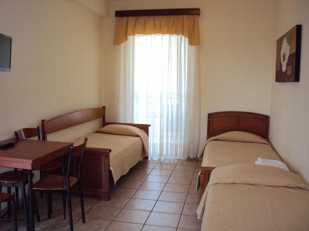 Amalia Aparthotel PalaiónTsiflíkion Rum bild